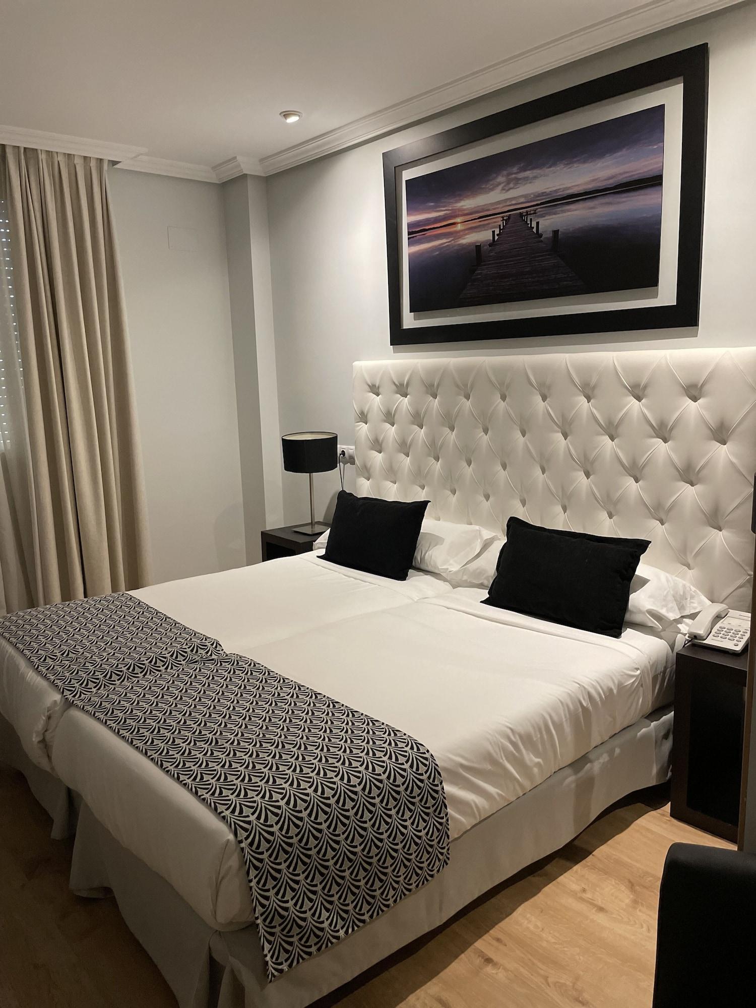 Hotel Suites Feria De Madrid Exterior photo