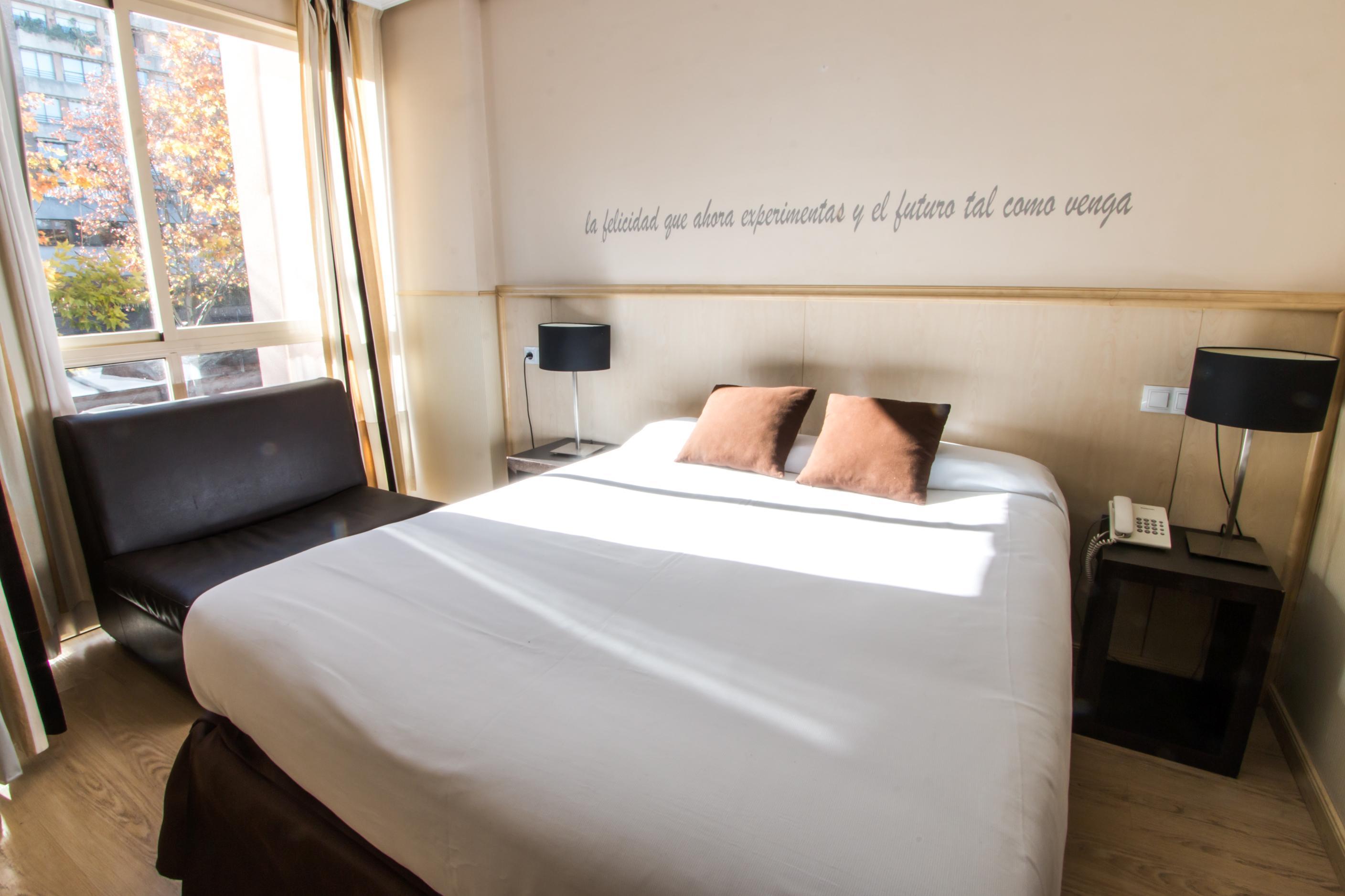 Hotel Suites Feria De Madrid Exterior photo