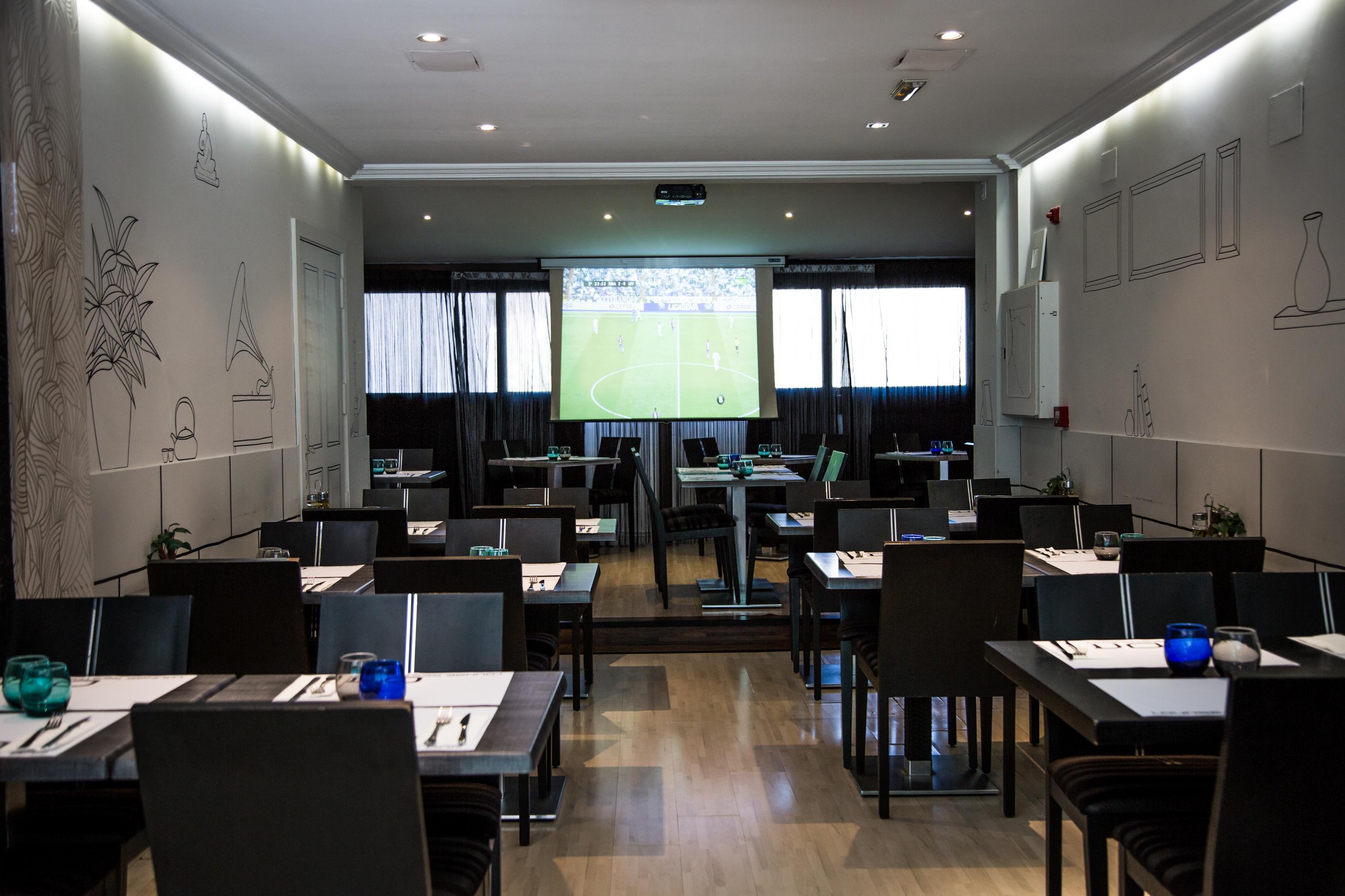 Hotel Suites Feria De Madrid Restaurant photo
