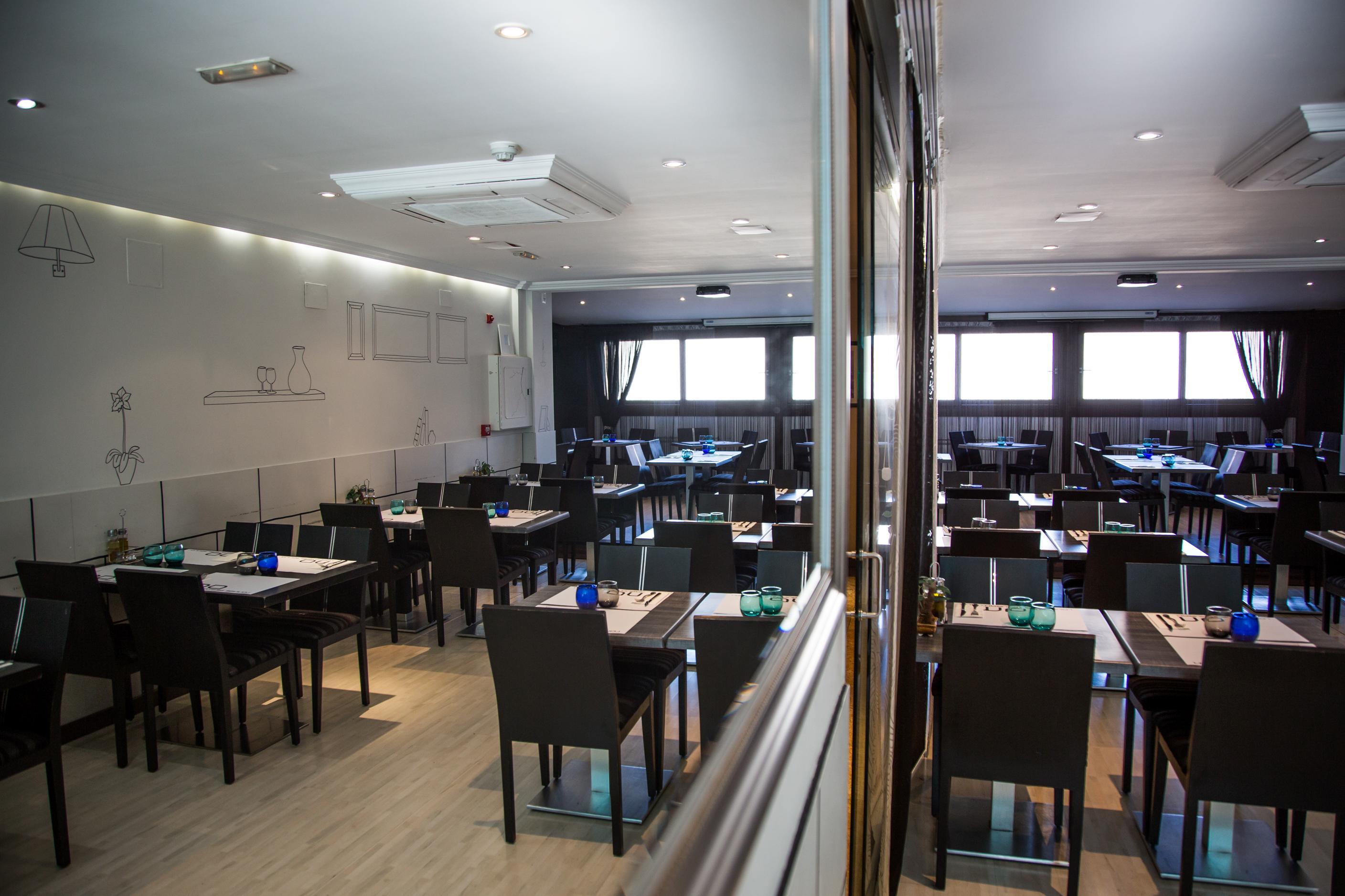 Hotel Suites Feria De Madrid Exterior photo