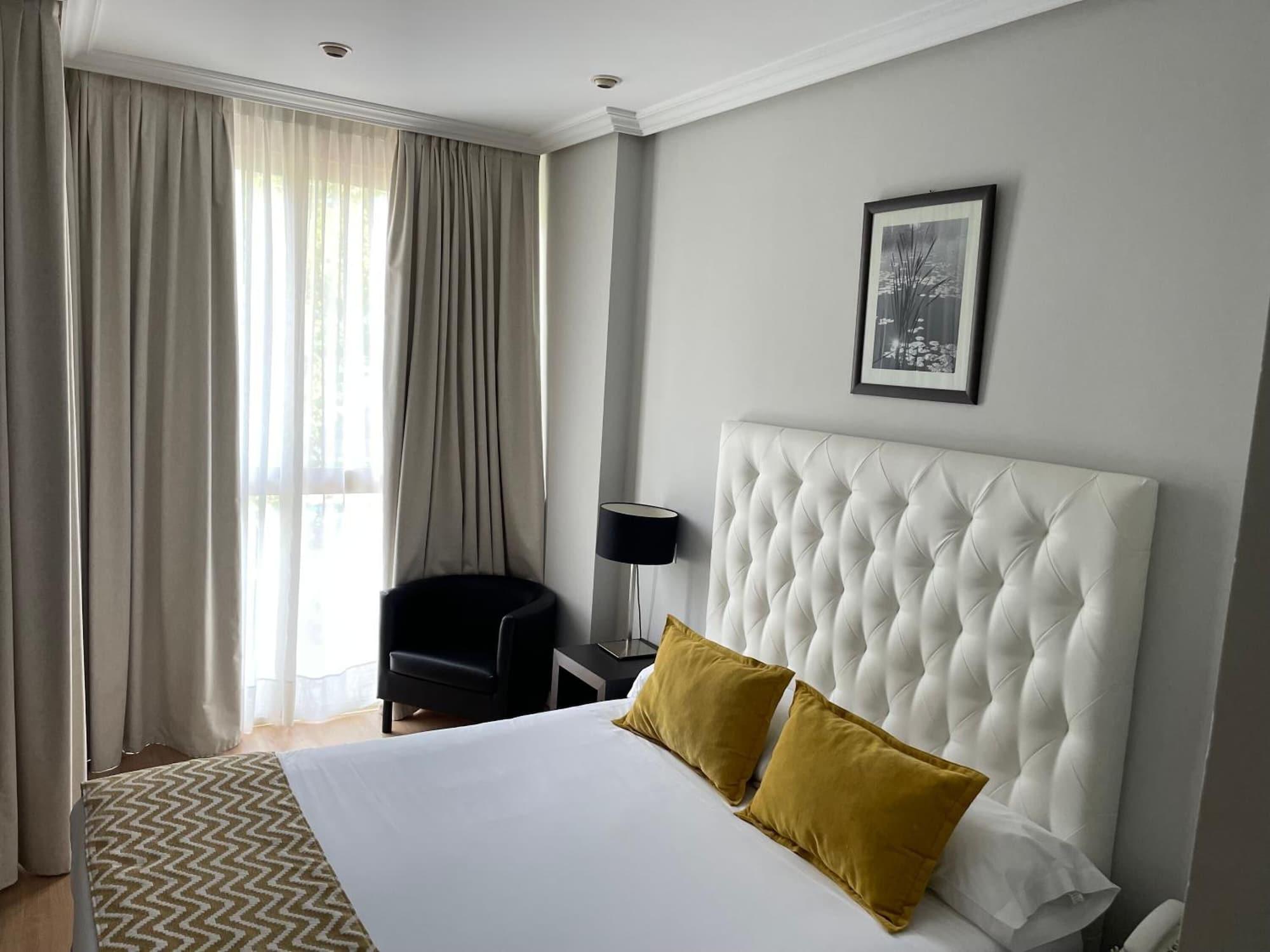 Hotel Suites Feria De Madrid Exterior photo
