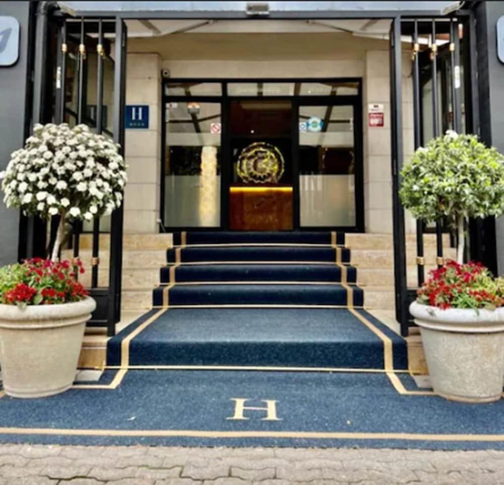 Hotel Suites Feria De Madrid Exterior photo