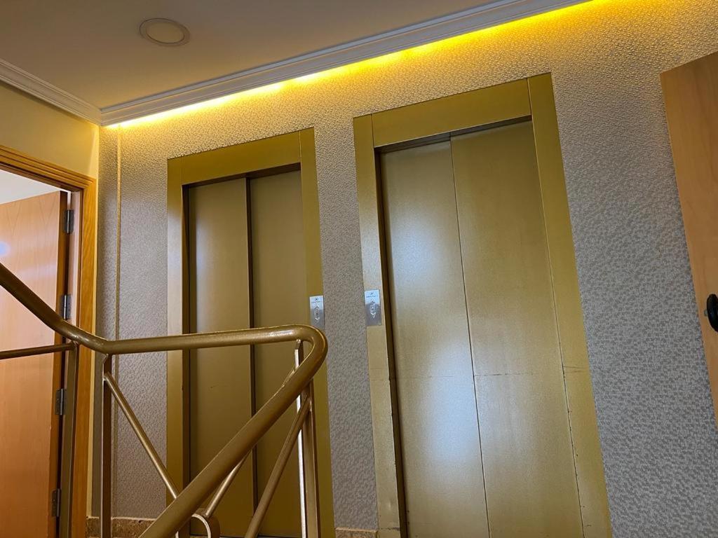 Hotel Suites Feria De Madrid Exterior photo
