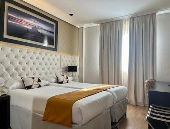Hotel Suites Feria De Madrid Exterior photo