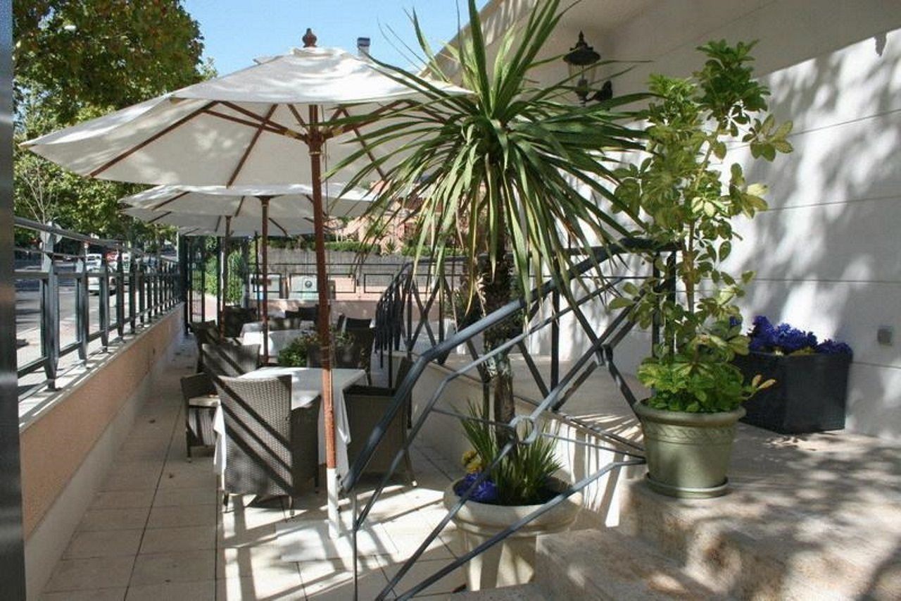 Hotel Suites Feria De Madrid Exterior photo